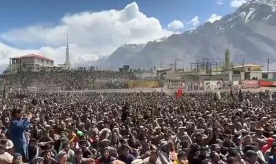  هزاران نفر در چهلمین روز شهادت رهبر شهید ایران در اسکاردو پاکستان تجمع کردند