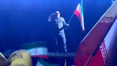  احترام نظامی هدایت هاشمی به مردم در تجمع شبانه+ویدئو