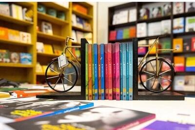  گذری بر اوضاع و احوال کتابفروشی‌های مشهد در این روزها (۲۳ فروردین ۱۴۰۵) | اقبال مردم به کتاب‌های شاهنامه، تاریخ ایران، سیاست و فلسفه