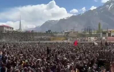  هزاران نفر در چهلمین روز شهادت آیت‌الله خامنه‌ای در اسکاردو پاکستان تجمع کردند