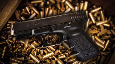  انهدام باند کوله‌برهای قاچاق سلاح/ کشف ۱۳۰ کلت کمری