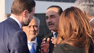  ستون‌نویس واشنگتن پست: پس از گفت‌وگو با افراد نزدیک به مذاکرات، احساس من این است که بن‌بست اسلام‌آباد لزوماً به معنای بازگشت به جنگ نیست / هدف ترامپ این است که ایران را در فشار اقتصادی قرار دهد تا ببیند آیا مسیر متفاوتی را در پیش خواهد گرفت یا نه/ محاصره در وهله اول تاکتیک نظامی نیست؛ یک تاکتیک فشار است / آمریکا انتظار دارد تماس‌ها احتمالاً از طریق پاکستان ادامه یابد