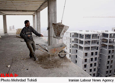  مشکلات کارگران ساختمانی را حل کنید/ با جیب‌های خالی پای سازندگی و تولید ایستاده‌ایم