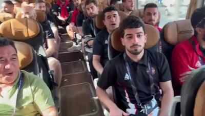  همخوانی جالب بازیکنان تراکتور با سرود خیابانی - انقلابی (ویدیو)