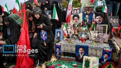  گزارش تصویری/ لحظه تحویل سال ۱۴۰۵ در میدان انقلاب