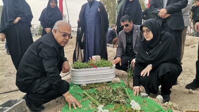  فیلم/ ادای احترام سخنگوی دولت به شهدای مدرسه شجره طیبه میناب