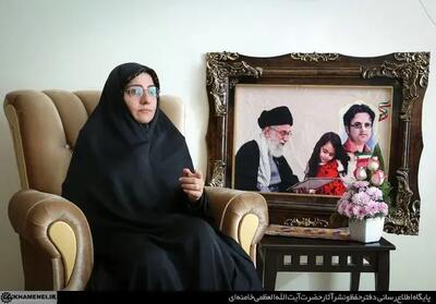  همسر دانشمند شهید رضایی‌نژاد: باورمان نمی‌شود که رهبر انقلاب شهید شدند/ چرا رهبر شهید انقلاب برای آرمیتا رضایی‌نژاد بیشتر از فرزندان شهدای دیگر وقت می‌گذاشتند؟/ ویدئو