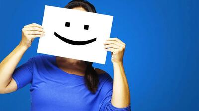  چرا نباید برای رسیدن به خوشبختی تلاش کرد؟ + پارادوکس شادی چییست؟