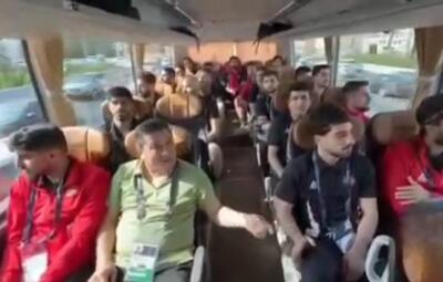  همخوانی نماهنگ  میدان با تو، خیابان با ما  توسط بازیکنان تراکتور