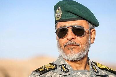  تصویر فرمانده قرارگاهِ جنگ ارتش درحال پخش نذری