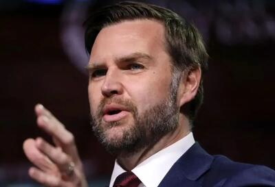  معاون ترامپ: پاپ باید مراقب صحبت‌هایش باشد