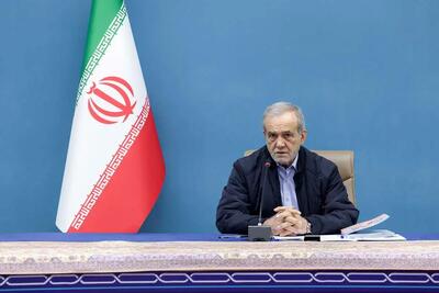  پزشکیان در لباس هلال احمر+ عکس