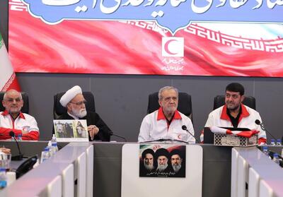 پزشکیان: عملکرد هلال‌احمر در جنگ ۴۰ روزه استثنایی بود