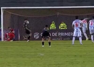  باور نمی‌کنید: کمدی‌ترین گل سال با صورت!