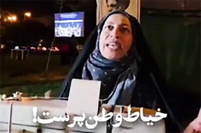  خانمی با چرخ خیاطی‌اش در تجمعات شبانه