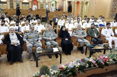  آیین استقبال از 32 قهرمان ناوشکن دنا برگزار شد