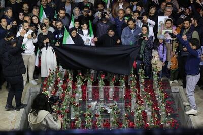  نمایش قطعاتی از موشک شلیک‌شده به مدرسه میناب در باغ فردوس