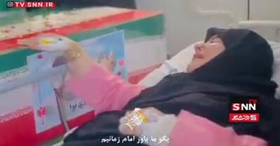  وداع جانسوز ؛ وداع مادر مجروح با دو فرزند شهید خود در بیمارستان + فیلم