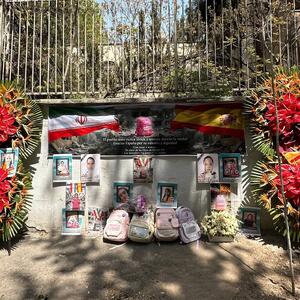  یادبود شهدای میناب در مقابل سفارت اسپانیا در تهران