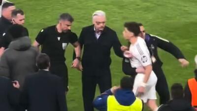  درگیری گولر با داور و اخراج در پایان بازی