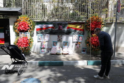  یادمان کودکان شهید مدرسه میناب روبروی سفارت اسپانیا