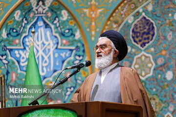  امام جمعه قم: تنگه هرمز به کانون طراحی نظم جدید منطقه‌ای تبدیل می‌شود/هرمز امروز یک مؤلفه تعیین‌کننده در حکمرانی منطقه‌ای و بین‌المللی است