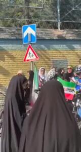  دختران دوچرخه سوار در رژه «جانفدا»