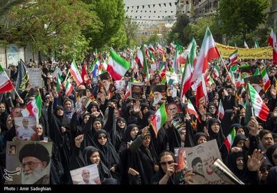  آغاز راهپیمایی «دختران جانفدا ایران» در تهران