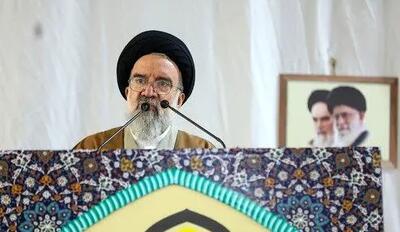  آیت‌الله خاتمی: اعتماد به خدا و اتکای به مردم ارکان مقابله با دشمن است