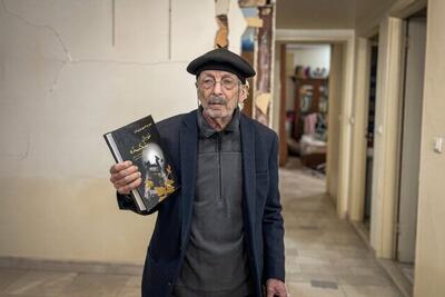  خانه برادر عبدالحسین زرین‌کوب در حملات دشمن تخریب شد