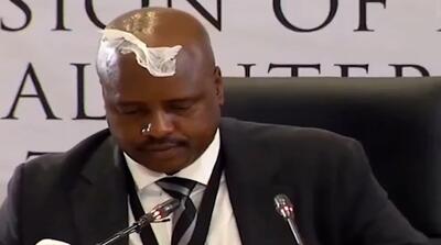  شدت عرق کردن یک مسئول فاسد در دادگاه