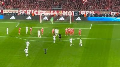  دبل آردا گولر مقبل بایرن از جایگاه تماشاگران