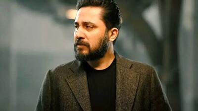  روزبه بمانی «تفنگ گریه می‌کنه» را برای کودکان میناب خواند/ ببینید