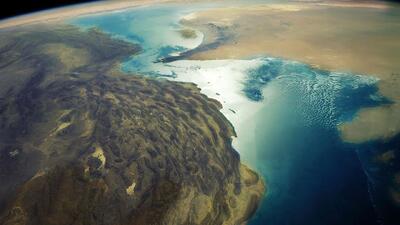  تمام کشتی ها درحال دور زدن و دور شدن از تنگه هرمز هستند+ عکس