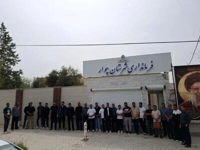  ادامه اعتراض کارگران تعدیلی فاز دوم پالایشگاه گاز ایلام مقابل فرمانداری