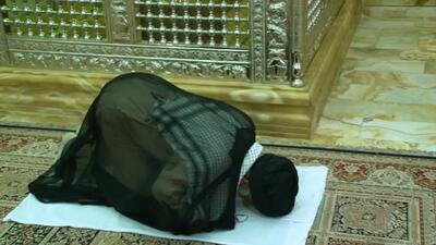  فیلم مسافرت خانوادگی رهبری شهید با اتوبوس به کاشان | از نوه پسری‌ جذابشان تا مبهوت شدن مردم + ویدیو