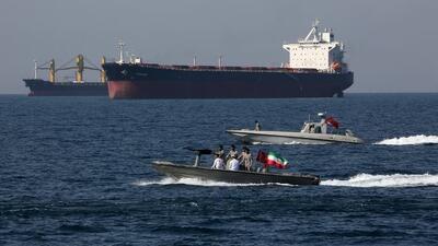  بلومبرگ: پنج تانکر حمل گاز LNG پس از هشدار ایران مبنی بر بستن تنگه هرمز، مسیر خود را تغییر دادند