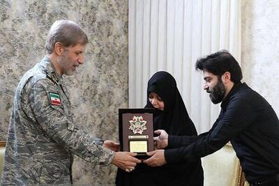  دیدار سرلشکر حاتمی با خانواده شهید سپهبد موسوی
