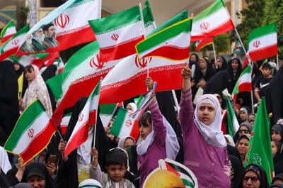  اجتماع بزرگ بانوان و دختران جان‌فدای شیرازی در حرم شاهچراغ (ع)  تصاویر - تسنیم