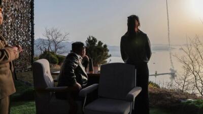  تصاویر رهبر کره شمالی و دخترش در حال تماشای آزمایش موشکی