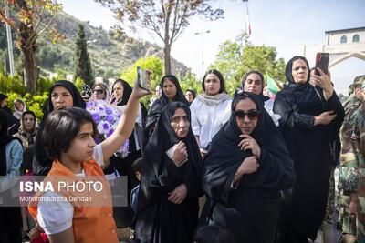  تصاویر: بازگشت ۹ دریادل ناو دنا به شیراز