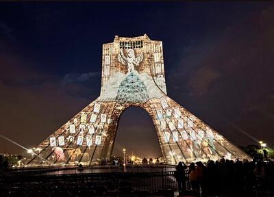  تصویر دختران مظلوم میناب روی برج آزادی همزمان با روز دختر