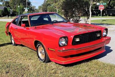  موستانگ کینگ کبرا ۱۹۷۸، عضلانی بی‌رمق با ۱۴۰ اسب بخار! - پدال