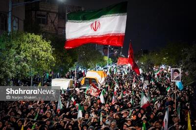  شب پنجاه‌ویکم | پرچم های ایران عزیز در خیابان های مشهد بازهم برافراشته شد (۳۱ فروردین ۱۴۰۵)