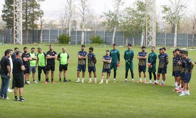  «راهکار عادلانه» حدادی روی میز مهدی تاج؛ اصرار پرسپولیسی‌ها برای ادامه لیگ