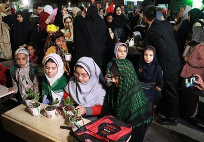  پویش «جوانه‌های ماندگار» در بیرجند؛کاشت گل به یاد دختران میناب تصاویر - تسنیم