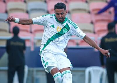  سرودن یک شعر با بیرون پای چپ (عکس)