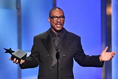  ادی مورفی با جایزه یک عمر دستاورد هنری تجلیل شد؛ این مرد بامزه است