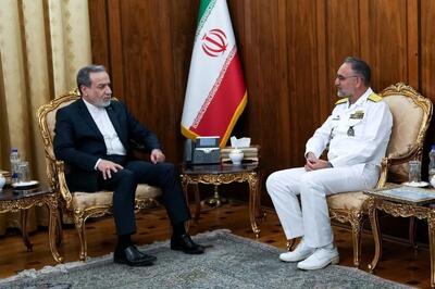  دیدار جانشین فرمانده نیروی دریایی ارتش با عراقچی