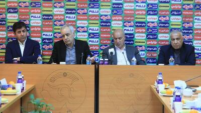  هیأت رئیسه مخالف، تاج موافق